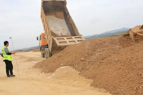 安康新机场建设一线纪实(二)——跑道灰土回填