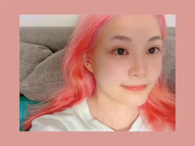 粉色头发