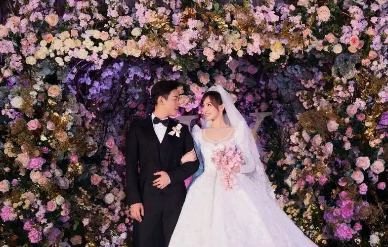 原创从演员到母亲的转变唐嫣自称是猫妈不知道罗晋是猫爸还是虎爸呢