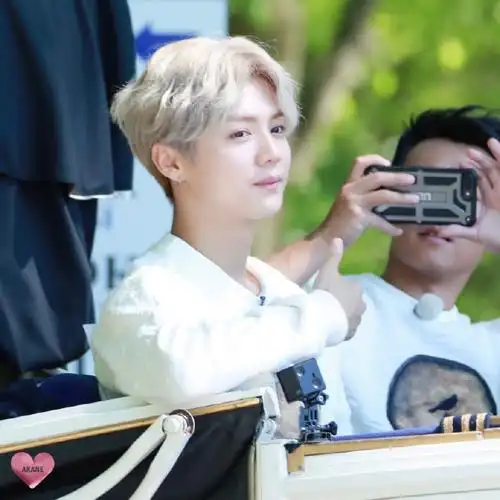 鹿晗170518捷克跑男录制 是白马王子鹿