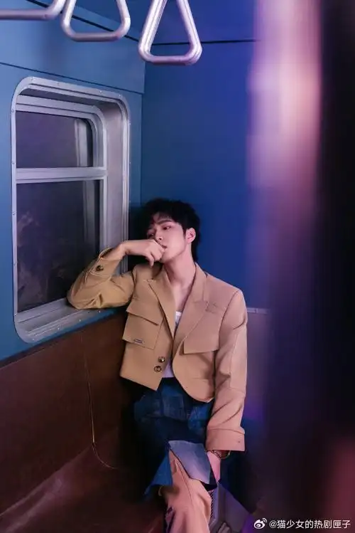 刘耀文美拉德西装#刘耀文美拉德西装造型帅的有点太超过了秋日氛围感