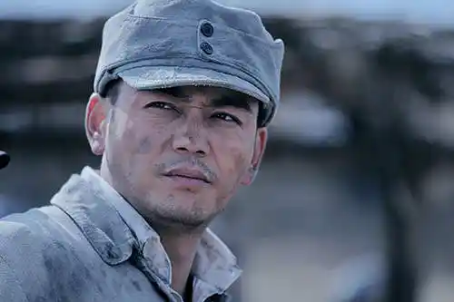 《冒牌英雄》余老三杨烁变身冒牌英雄郝大旗