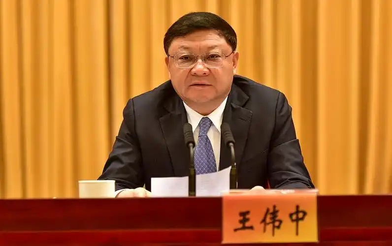 王伟中接替马兴瑞任广东省政府党组书记