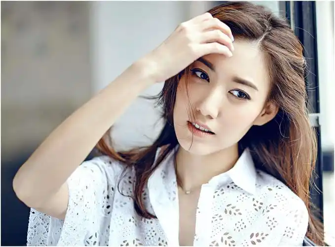 1982年,高露出生在北京,家境很殷实.