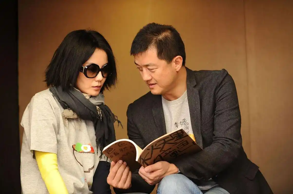 王菲和窦唯结婚,要的是激情,但没有真正的感情,所以两人激情过后就分