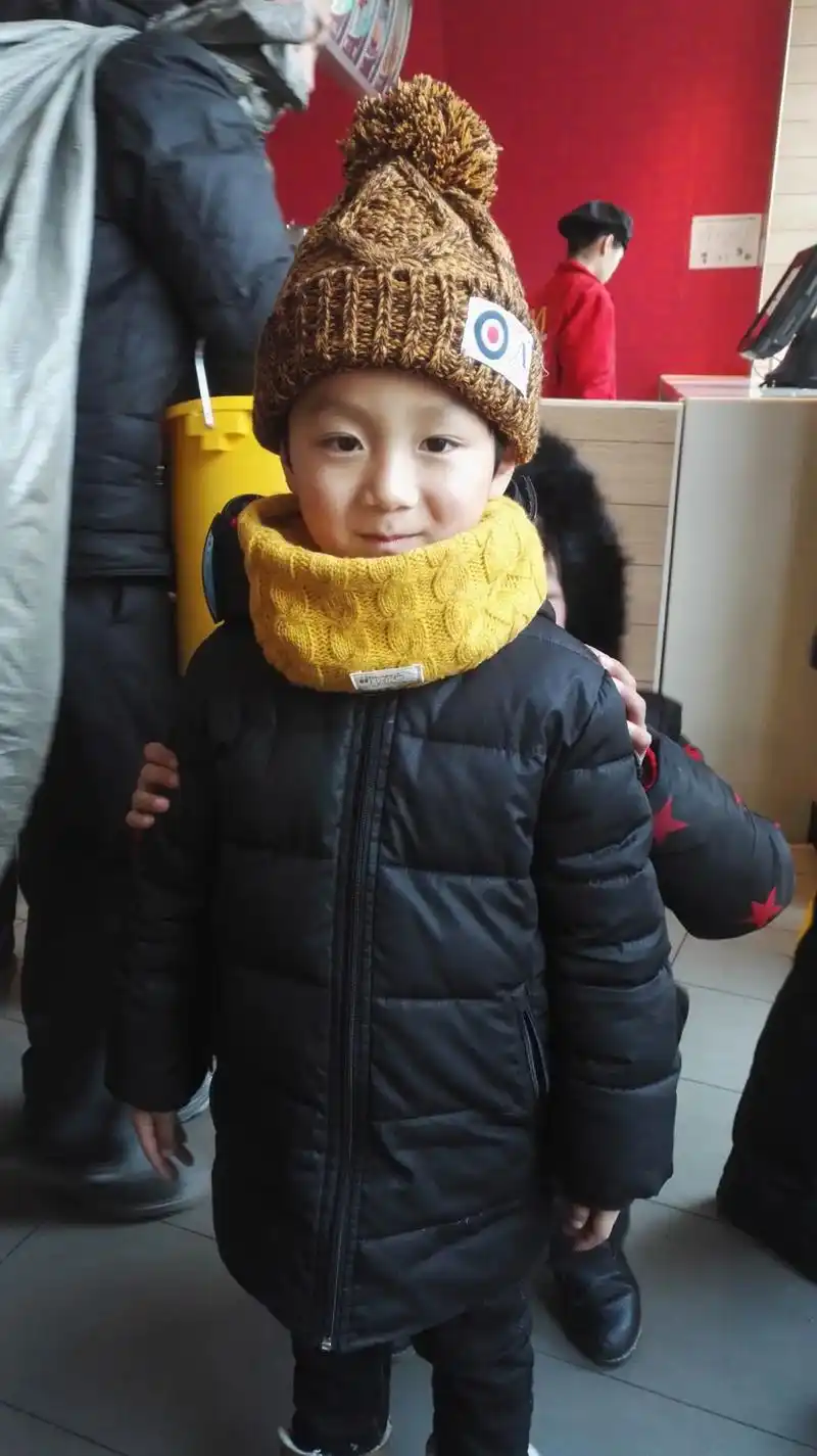 忍不住嘴角上扬的笑孩子尽情的长大天下的母亲应该都是一样的心情吧