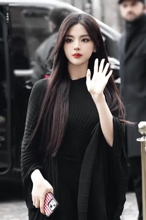 杨超越巴黎时装周##杨超越巴黎世家