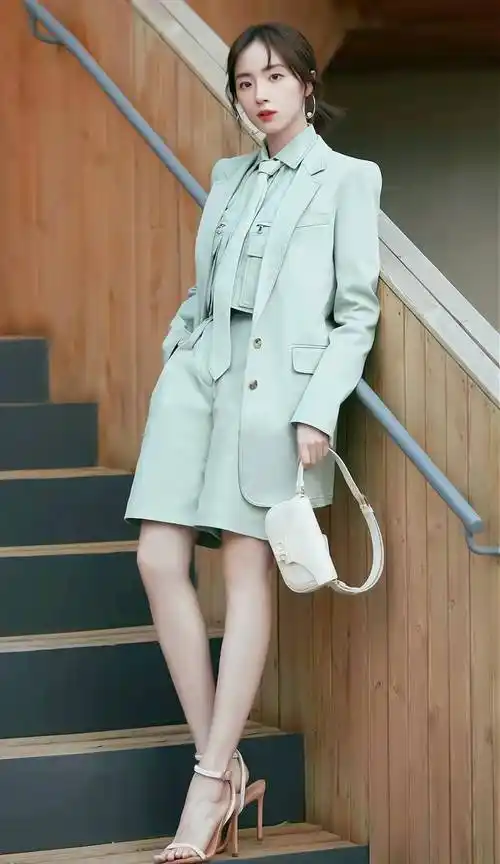 24k高清美人图～胡冰卿～美腿逆天,穿搭达人_漂亮_吐槽_建议