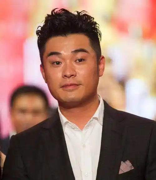 陈赫向吃火锅受伤的顾客道歉,网友好奇不知道赔偿顾客多少钱?