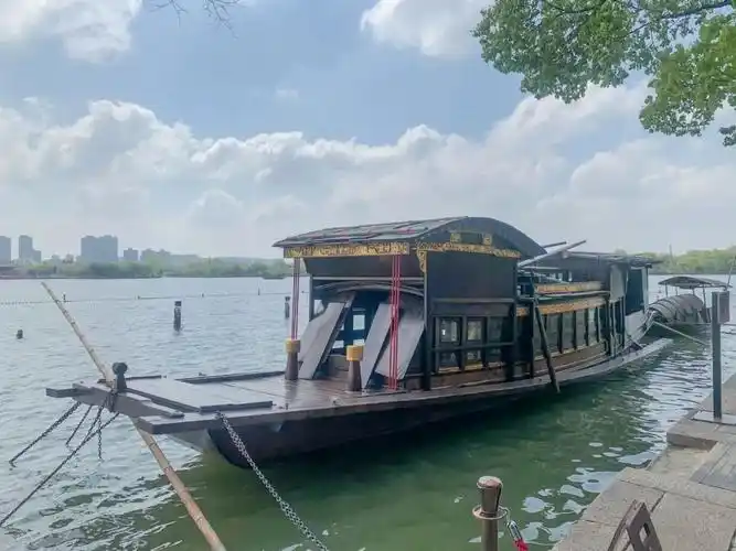 百年百天,美仪瞻仰嘉兴南湖红船