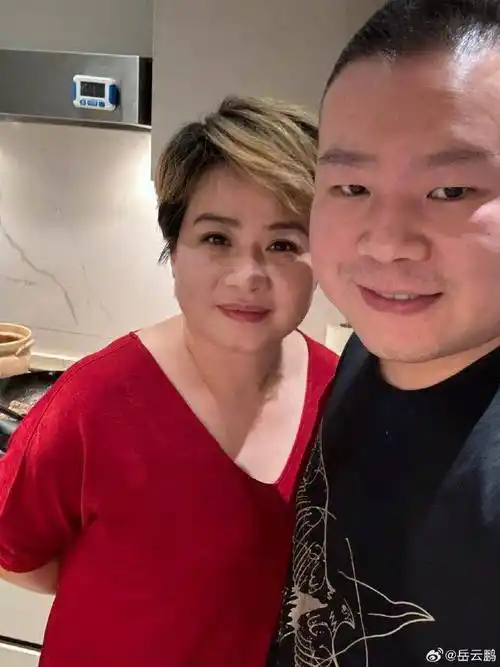 麒麟社开箱岳云鹏老婆郑敏晒郭德纲后台照网友纷纷心疼纲子