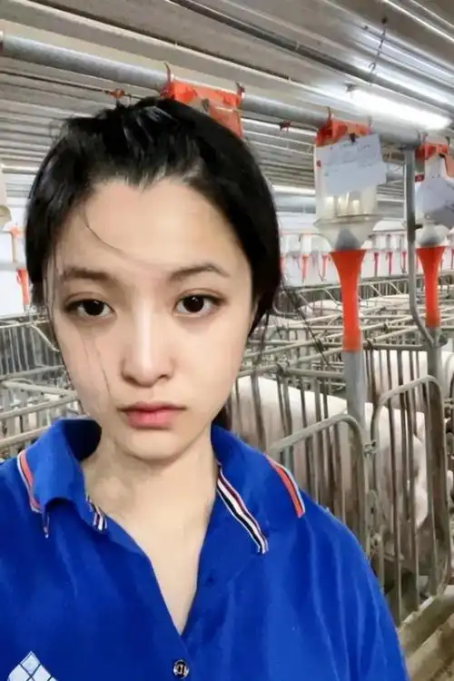 24岁女大学生进厂养猪惹质疑,当事人晒出年薪,网友直呼有点羡慕