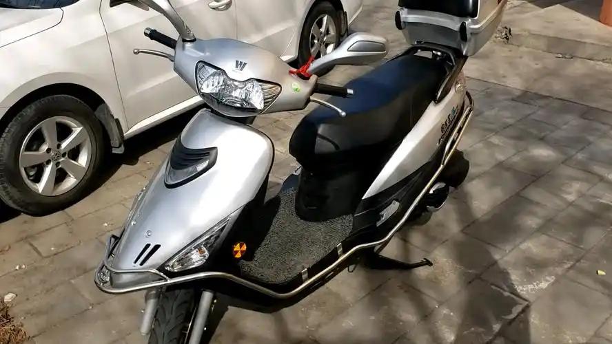 豪爵海王星和afr125怎么选,要动力和操控选海王星,要佛系和省油选afr