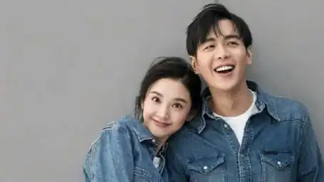 张若昀谈和唐艺昕公开恋情原因,称想要自然相处:特地避开很别扭