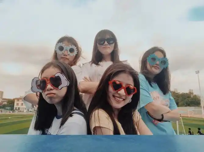 五人毕业照姿势合集搞怪沙雕