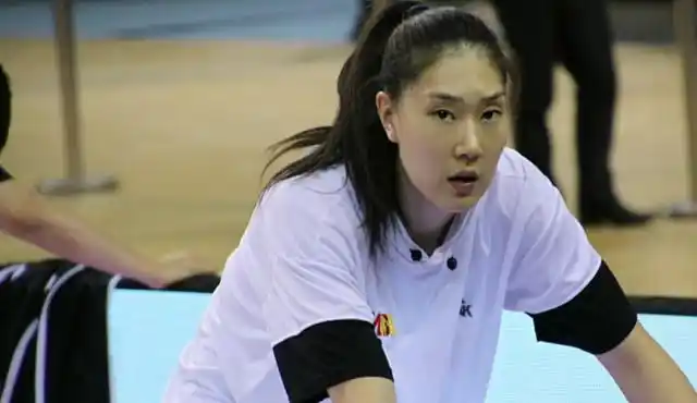 又美又能打的孙梦然是女篮内线的定海神针!