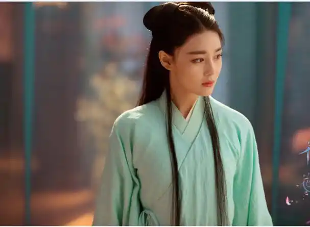 明星张馨予扮古装翩翩起舞,化身落难千金惹人心痛