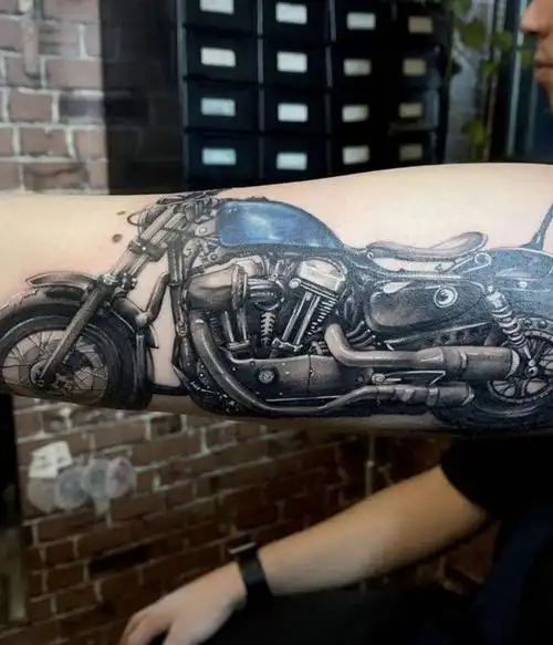 哈雷机车纹身图片_手臂欧美写实机车摩托车纹身图案