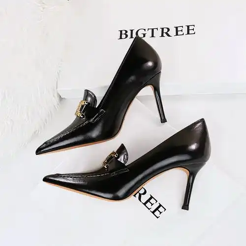 女细跟尖头金属单鞋英伦高跟鞋秋冬不累脚深口棕色乐福鞋2024新款