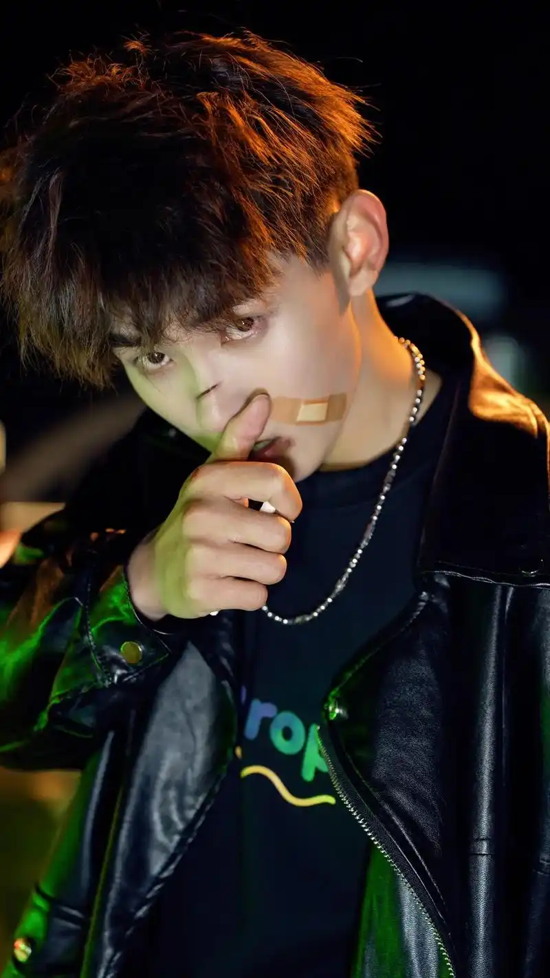 痞帅的标准线照片.发一组库存,痞帅痞帅的公司男主播的照片#氛 - 抖音