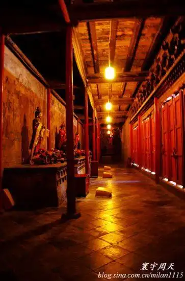 庙宇内部
