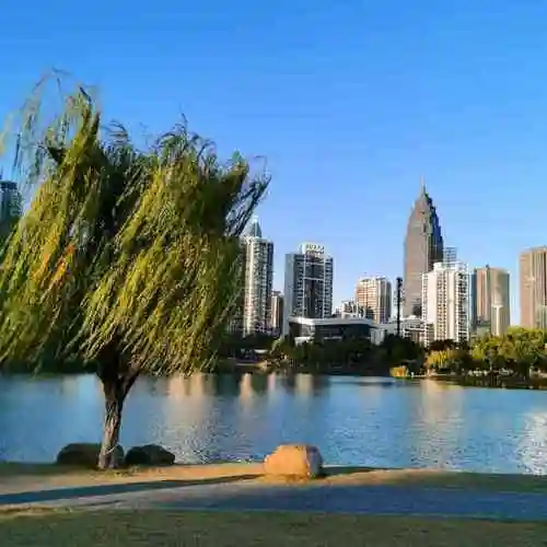 西北湖绿化广场-"最近长胖了好多!于是约上好友散步0869♀.