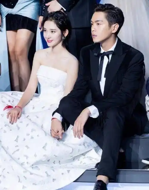 张若昀唐艺昕结婚,"偶像剧"照进现实,网友直呼我又相信爱情了 _明星