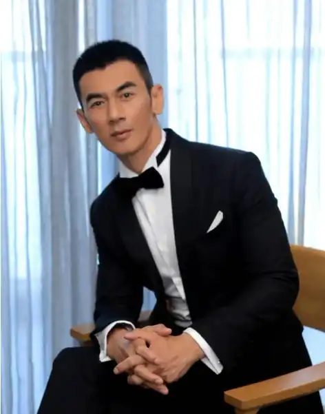 回顾任天野8岁被母亲抛弃父亲再婚娶小15岁娇妻后继母是我亲妈