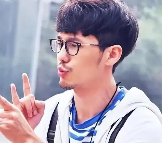 母亲著名演员能继承上亿家产他却跑龙套14年33岁终成实力派