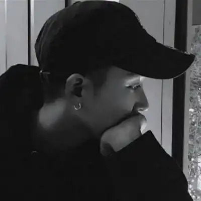 伤感暗黑系男生头像真人