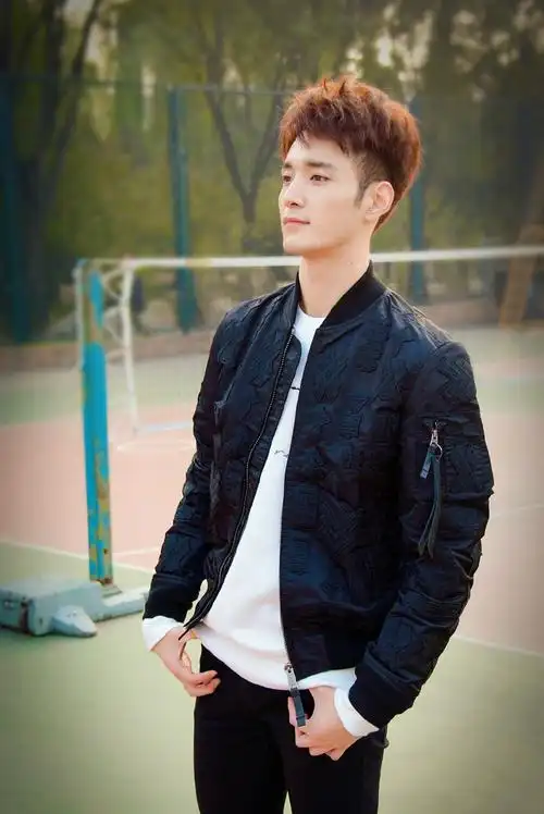 何奉天高冷美男帅气图片