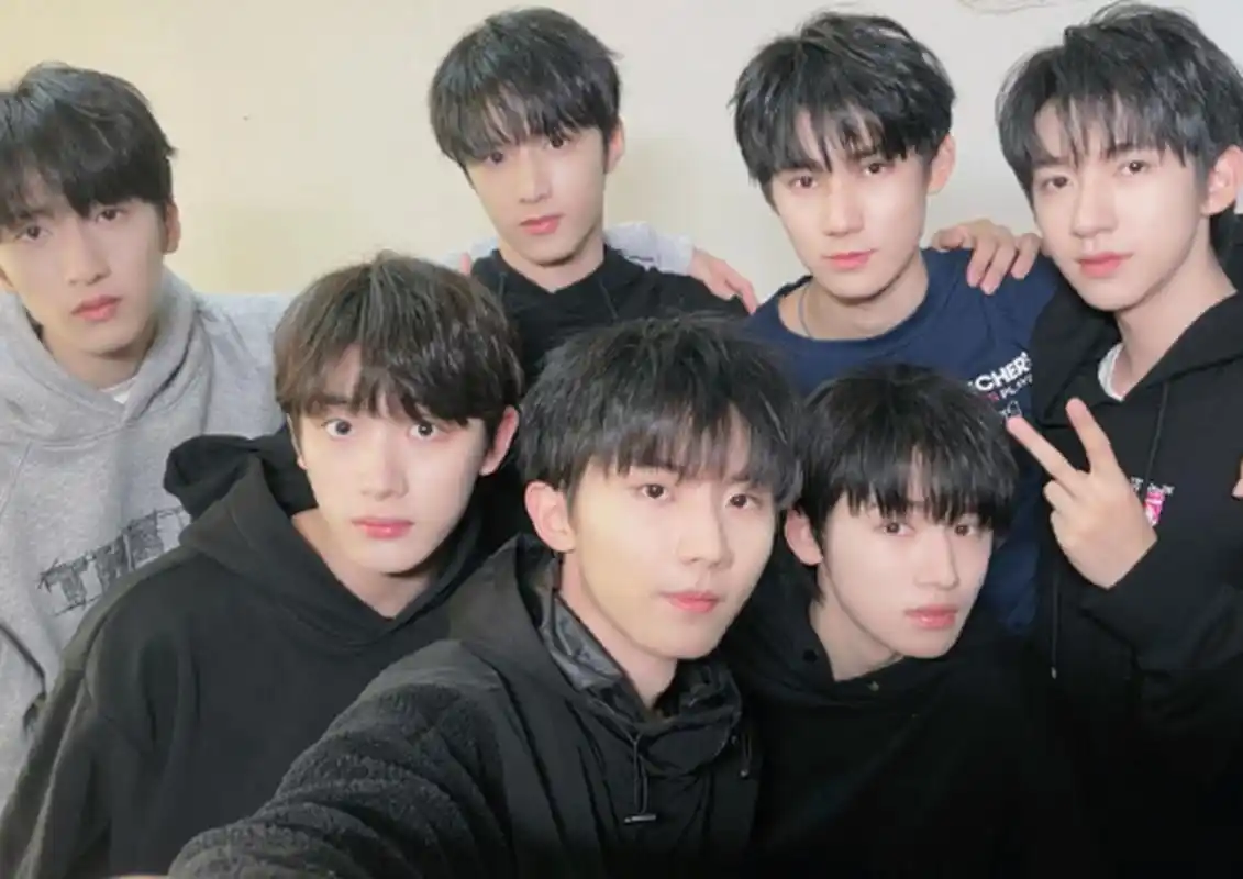 时代少年团最新聚餐合影,三专演唱会筹备进行时马嘉祺 丁程鑫 宋亚轩