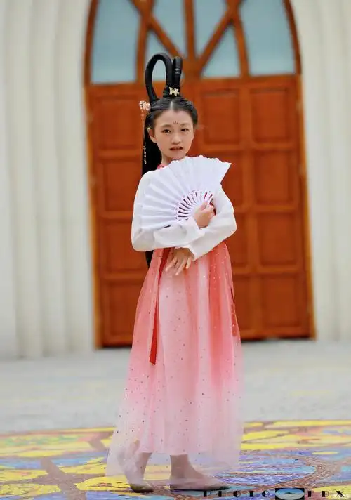 小能手九岁小女孩汉服外拍