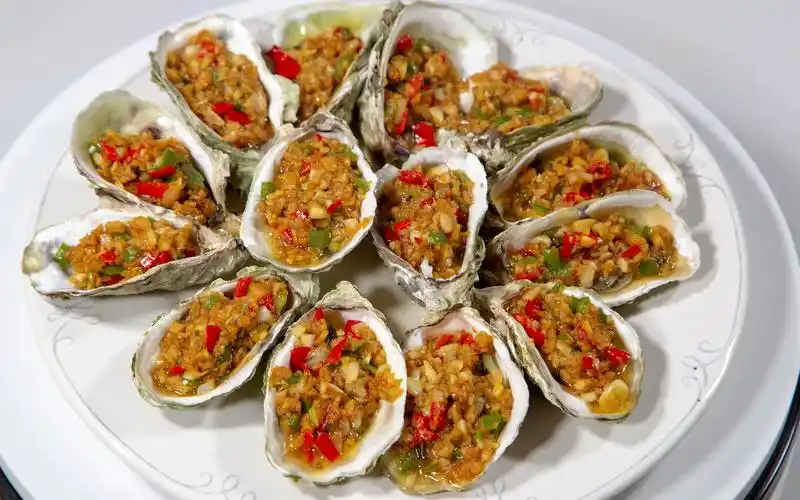 蒜蓉生蚝尝试着另一种做法用来蒸的蒜蓉生蚝你做过吗