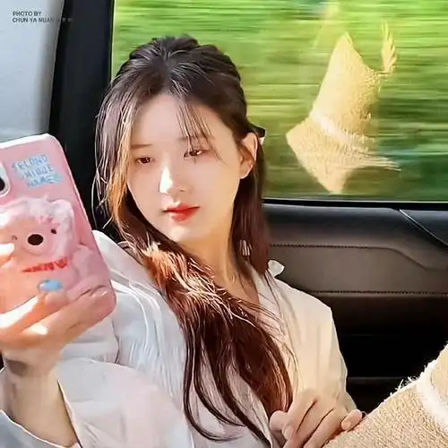 女鹅赵露思头像