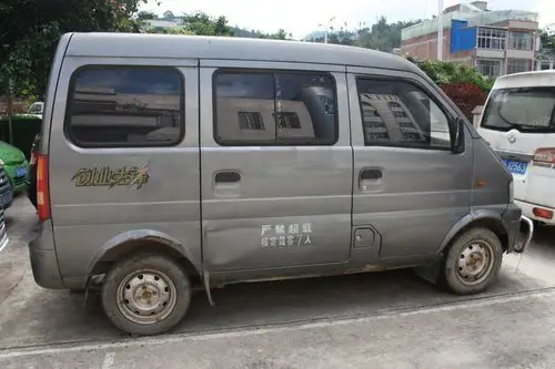 【变卖】没收车辆东风牌小型面包车(车牌号:云hu8593) 不限购不限购