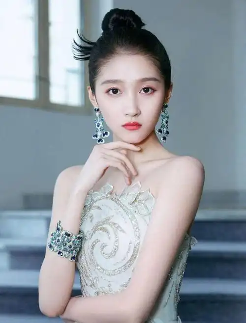 关晓彤品牌代言活动出席欢迎邀约邀约电话03716391001615093301229