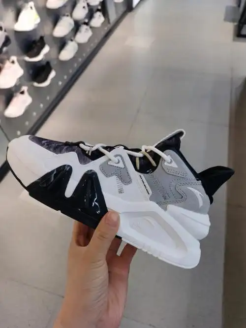 安踏霸道40女鞋