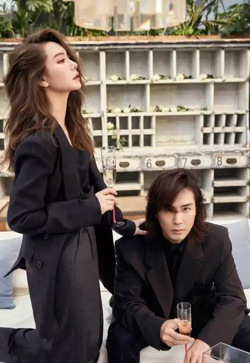 戚薇李承铉再合体!大玩"西装诱惑",男帅女美好养眼_情侣_黑色_杂志