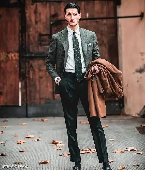 c西先生南宁西服定制——职场男士,该如何选择一套体面的西服呢?_西装