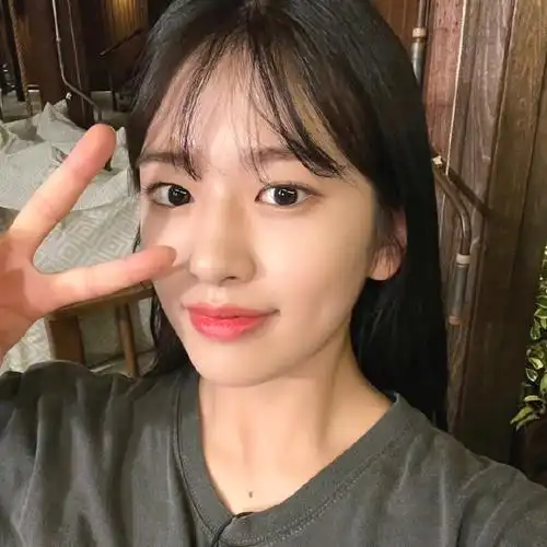 安宥真头像】【安宥真壁纸】【安宥真自拍】【安宥真小卡】【安宥真mc