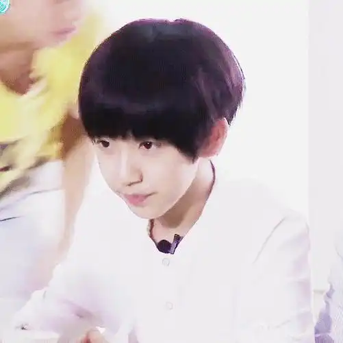 小时候的贺峻霖真可爱