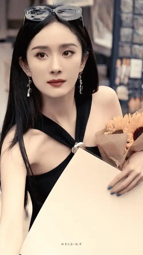 杨幂巴黎秋日穿搭