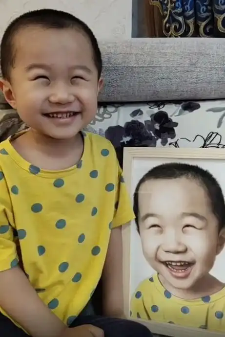 抖音搞笑gif(小甜椒:火遍全网的表情包萌娃,一张"魔力笑脸"感染100万