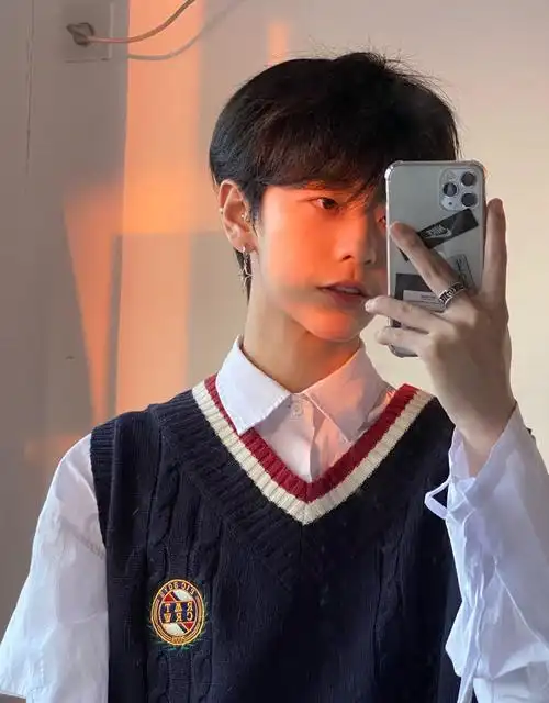 简介:刘梦学院风个性自拍照图片,分享一组刘梦图片给大家,图中的明星