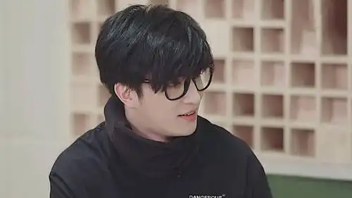 白发苍苍 仍听你唱 薛之谦