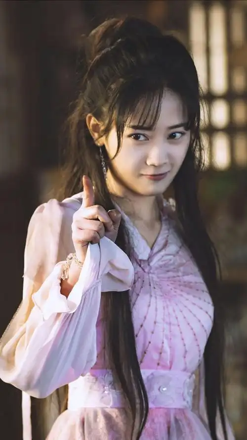 郑湫泓-个人资料_照片图片_家世背景_最新信息 - 名人库