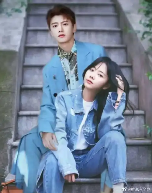 任嘉伦谭松韵#有感觉,嘉伦的现代装显小,他和白鹿一起拍戏的时候,就