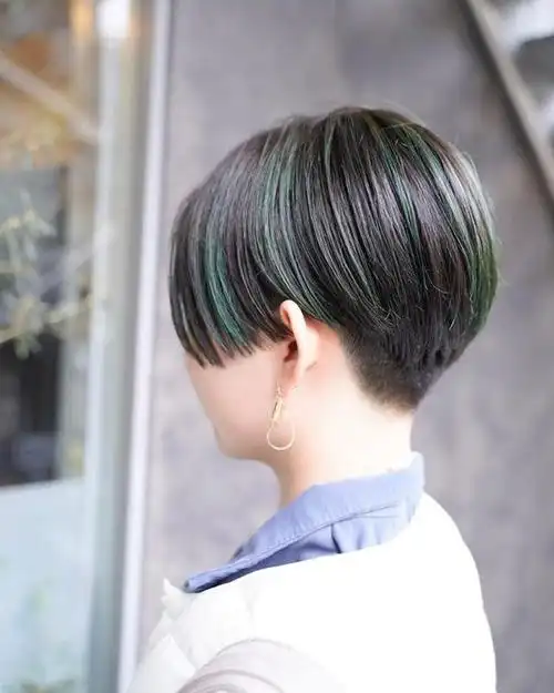 短发推边头,利落时尚还个性,显瘦还显高