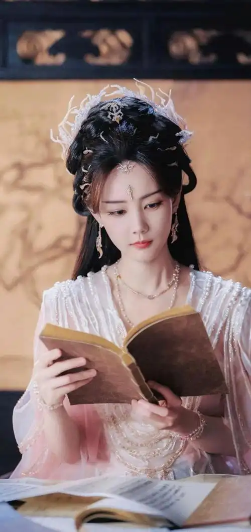 李一桐古装美图_网易订阅